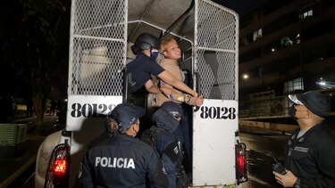 Tras protestas afuera de la Senniaf retienen a tres personas; fueron enviados a una Casa de Justicia