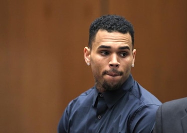 Chris Brown sigue en rehabilitación y se libra por ahora de ir a la cárcel