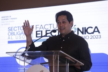 Emitirán decreto para que profesiones liberales comiencen a usar facturación electrónica
