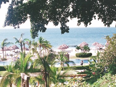 Decameron y RIU cierran sus puertas