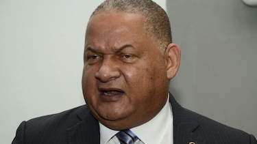 Robinson dice que lamenta declaraciones de Wever sobre sus viajes al exterior