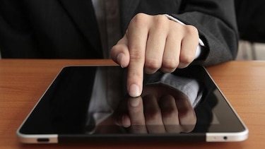 Controlarán uso de inodoros con dispositivos móviles
