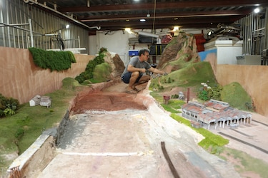 Un práctico del Canal de Panamá reconstruye en miniatura la epopeya de su construcción