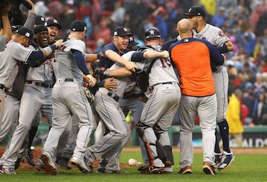Astros eliminan a Medias Rojas y avanza a Serie de Campeonato