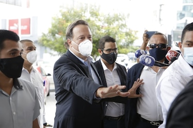 ‘Estoy aquí para responder cualquier pregunta’, dijo Varela a su llegada a la Fiscalía