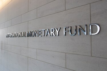 FMI proyecta fuerte repunte de PIB, pero pide mejorar  gestión de finanzas públicas