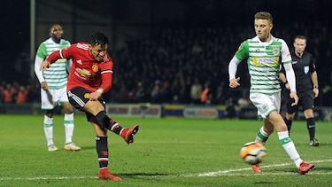 Con dos asistencias, Alexis Sánchez brilla en su debut con el United