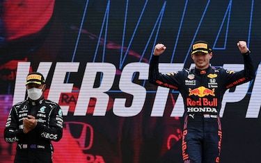 Verstappen vence a Hamilton en GP de Francia, Sergio Pérez tercero