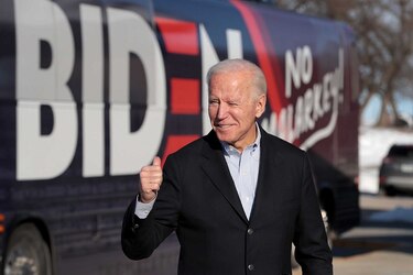 Un aguerrido Joe Biden se aferra al primer lugar en la carrera demócrata para 2020