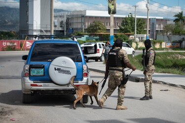 La violencia sigue como protagonista en Haití en otra jornada sin actividad en las calles