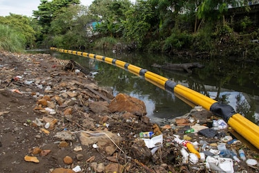 Vecinos de Puente del Rey denuncian nuevos vertederos clandestinos en río Abajo