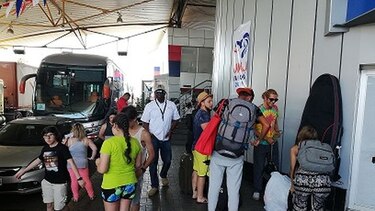 Aduanas redobla esfuerzos para hacer expedito el paso de peregrinos en Paso Canoas