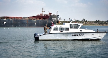 Autoridad del Canal de Suez anuncia que ‘todos los buques en espera’ ya cruzaron la vía