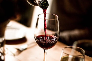Sobrevive a tu primera cita con vinos; un manual para inexpertos desde la mirada de un sommelier