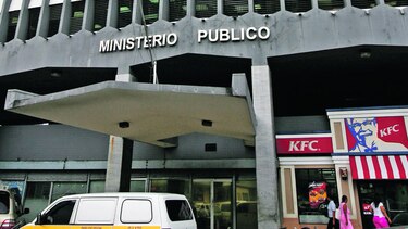 Indagan a supuestos miembros de red de aduanas