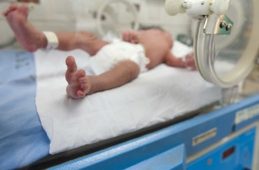 Formulan cargos a tres personas por robo de bebé en hospital San Miguel Arcángel