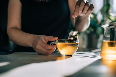 Cómo evitar ingerir los microplásticos que se encuentran en tu cocina