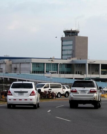 Detienen en Panamá a guatemalteca con más de $31 mil en su estómago