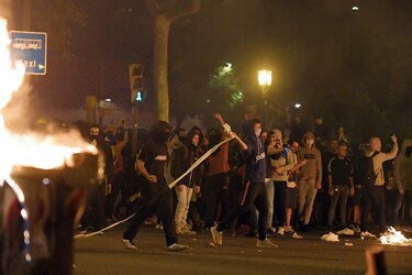 Tercera noche consecutiva de violencia en Cataluña
