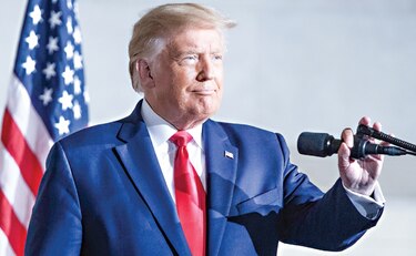 Exmodelo acusa a Donald Trump de agresión sexual