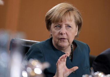 Tesorero de Merkel ofrece su renuncia por escándalo de evasión