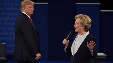 ¿Quiénes son las mujeres que usa Trump para atacar a los Clinton?