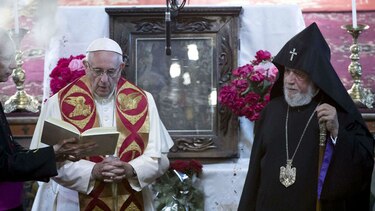 El Papa pide a armenios que no olviden el 'genocidio'