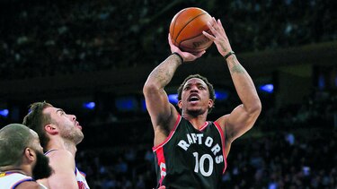 DeRozan guía a los Raptors