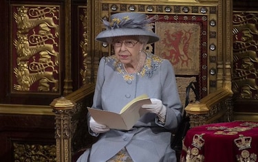 Isabel II reaparece para presentar el programa de ‘recuperación nacional’ de Johnson