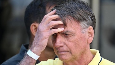 Los médicos de Bolsonaro descartan la necesidad de una cirugía por el golpe en la cabeza