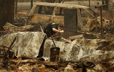 Suman 42 muertos por incendio en el norte de California