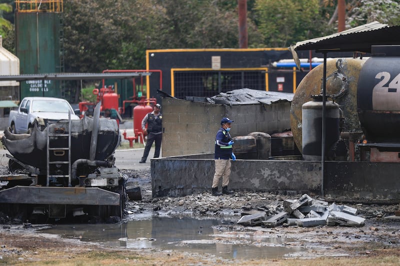 Explosión bajo el puente de las Américas: investigan posible chispa en ambiente cargado de combustibles