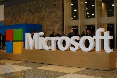 Microsoft se refuerza en inteligencia artificial y Apple en salud