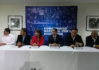Candidatos presidenciales firman Compromiso Nacional por la Educación