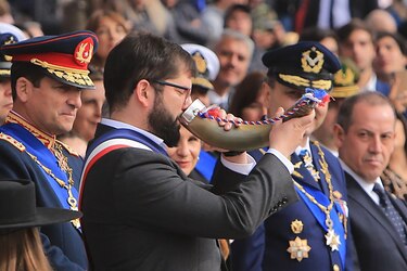 Boric protagoniza su primera Parada Militar de las Fuerzas Armadas de Chile con algunos pitos y abucheos