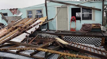 Harvey recupera un poco de fuerza y podría reingresar a Houston