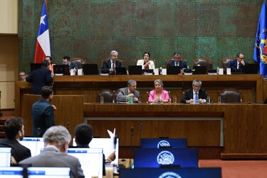 El Parlamento chileno aprueba la prometida reforma de pensiones de Boric