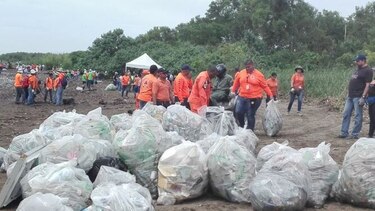 Toneladas de basura fueron recogidas durante limpieza de playas