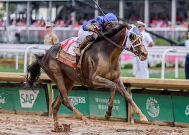 El jinete panameño Luis Sáez brilla en el lodo y conquista el Kentucky Oaks 2025