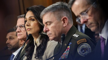 La directora de inteligencia de Estados Unidos dice que el régimen de Irán está ‘intacto’, pero ‘degradado’