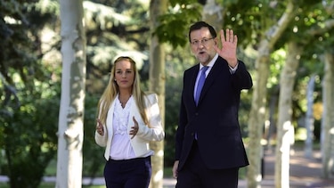 Rajoy transmite su 'solidaridad' a la esposa de Leopoldo López