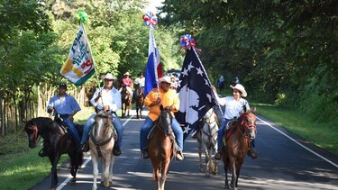 Con cabalgata de 72 kilómetros inician fiestas patrias