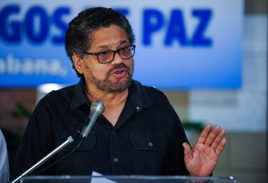 FARC abren puerta a 'consultar al pueblo' sobre acuerdo de paz