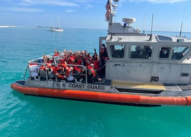 Florida activa a la Guardia Nacional para enfrentar ola migratoria por mar