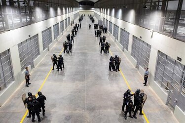 Ministro Tejada dice que construirán una cárcel en Colón con ‘mejores estándares’ que la de Bukele