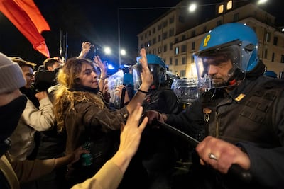 Cargas policiales y enfrentamientos en Roma durante protestas contra el coste de la vida