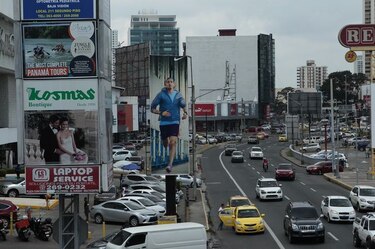 Alcaldía de Panamá anuncia plazo para remover vallas publicitarias
