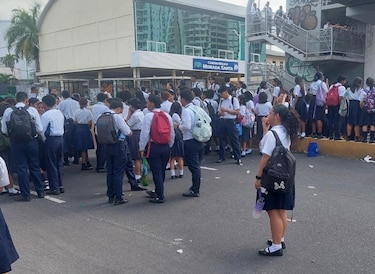 Alumnos del colegio Remón Cantera protestan mientras autoridades alertan sobre el uso indebido de estudiantes en manifestaciones