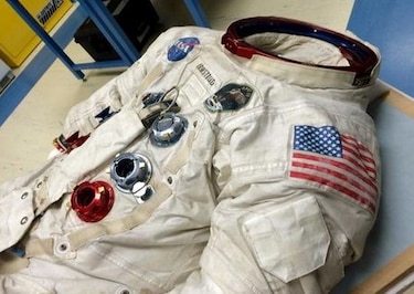 Museo de EU busca $500 mil para restaurar el traje de Neil Armstrong
