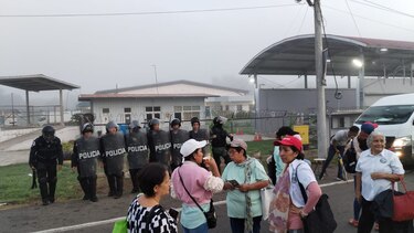 Abren la vía Interamericana en Divisa; ministro de Salud atenderá a afectados por el jarabe envenenado